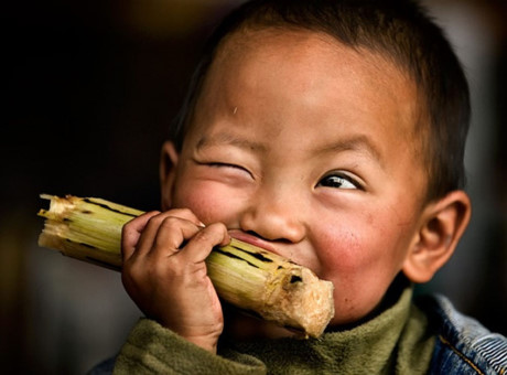 Trang Brightside tổng hợp những hình ảnh vô cùng đáng yêu của trẻ em trên khắp thế giới khi cười.