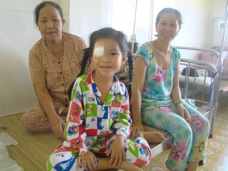 Những em nhỏ bị khuyết tật vận động được phẫu thuật miễn phí.