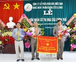 Nhà máy phân bón Cửu Long đón nhận cờ thi đua Chính phủ