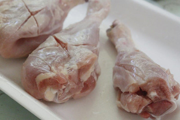 Thịt gà bỏ da: Thịt gà chứa nhiều acid béo không bão hòa, rất thích hợp cho việc điều trị chứng máu nhiễm mỡ.