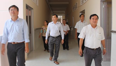 Đoàn khảo sát dự án Bệnh viện Đa khoa khu vực Hòa Phú.