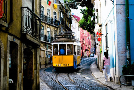 Lisbon: Hàng nghìn năm lịch sử đã tạo nên một trong những thành phố hấp dẫn nhất châu Âu, đây là nơi lý tưởng cho những chuyến du lịch một mình.