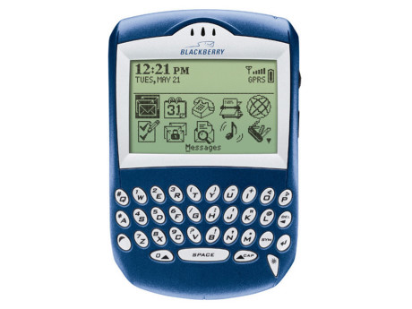 BlackBerry 6210 là chiếc điện thoại BlackBerry đầu tiên được tích hợp chức năng đàm thoại bằng loa ngoài. Với các sản phẩm trước đó, người dùng phải trang bị tai nghe. Ảnh: CrackBerry.