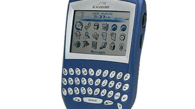 Chiếc điện thoại đầu tiên của BlackBerry trang bị màn hình màu là BlackBerry 7210. Dù không tích hợp loa ngoài nhưng BlackBerry 7210 vẫn giành được giải Bình chọn trên trang công nghệ Cnet năm 2003. Ảnh: Cnet.