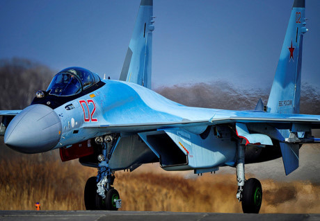 Tiêm kích Su-35S được điều đến Syria để hộ tống các cường kích cùa Nga đang hỗ trợ bộ binh Syria. Ảnh: TASS