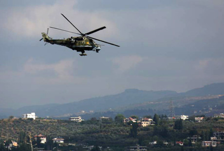 ...và cả trực thăng tấn công Mi-35. Ảnh: TASS