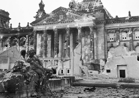 Tòa nhà Quốc hội Đức Quốc xã , tại thời điểm 3/6/1945.