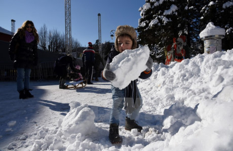 Tuyết phủ trắng xóa ở Cetinje, Montenegro khiến nhiệt độ giảm xuống tới âm 19 độ C ngày 7/1. (Nguồn: EPA/TTXVN)