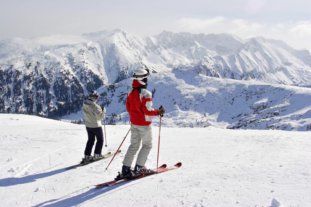 Thị trấn Bansko, Bulgaria với các sườn núi phủ tuyết trắng xóa - điểm đến lý tưởng cho các tín đồ thể thao mùa đông. (Nguồn: NatGeo)