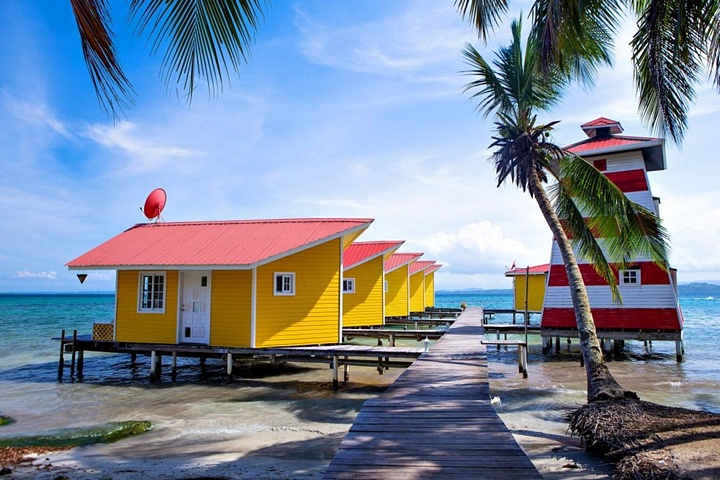 Còn nếu bạn muốn thoát khỏi những ngày lạnh giá của mùa đông mời bạn hãy đến với điểm du lịch Bocas del Toro, Panama ngập tràn ánh nắng, có bờ biển tuyệt đẹp. (Nguồn: NatGeo)