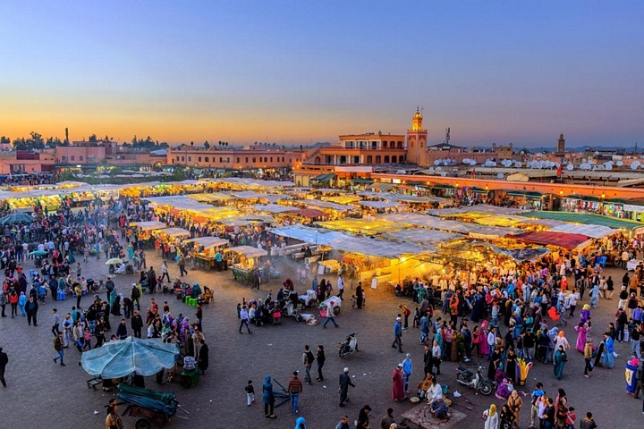 Thành phố Marrakech huyền bí ở Maroc với điểm đến nổi bật nhất là quảng trường Jemaa El Fna như đưa du khách vào thế giới Nghìn lẻ một đêm. (Nguồn: NatGeo)