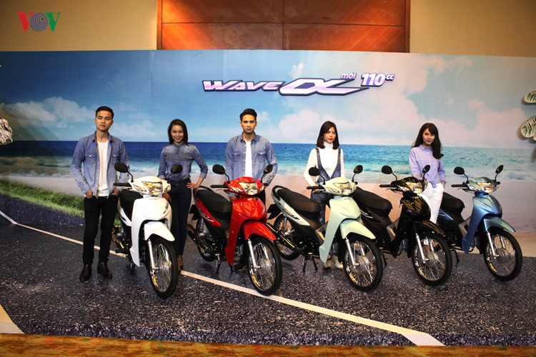 Vừa qua Honda Việt Nam đã chính thức ra mắt phiên bản Honda Wave Alpha 110 cc mới, thay thế cho bản 100 cc cũ. Với Wave Alpha 110, hiện tại Honda đang có tổng cộng 3 mẫu xe số phổ thông với giá khá sát nhau, bên cạnh Super Dream 110 và Blade 110.