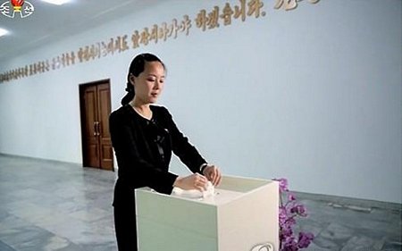 Bà Kim Yo-jong đi bỏ phiếu tại một cuộc bầu cử địa phương năm 2015. (Ảnh: Yonhap)
