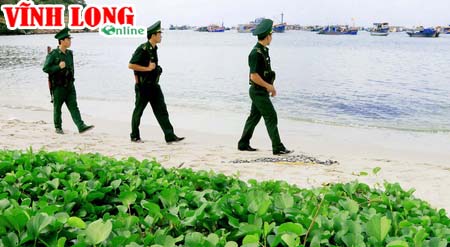 Hình ảnh quen thuộc của chiến sĩ biên phòng nơi biển đảo quê hương.