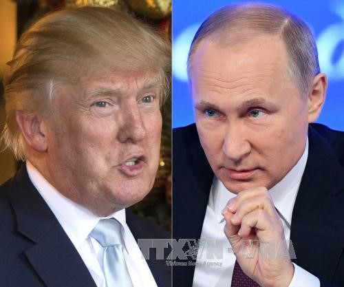 Tổng thống đắc cử Mỹ Donald Trump (trái) đã chủ động bày tỏ muốn gặp Tổng thống Nga Vladimir Putin. Ảnh: AFP/TTXVN
