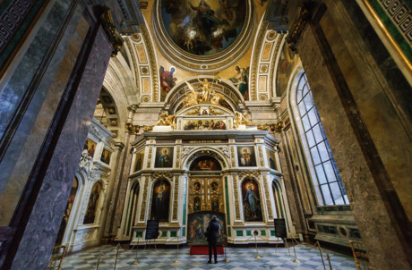 Theo trang web của Viện Bảo Tàng Nga, năm 2016, nhà thờ St. Isaac chào đón 2,3 triệu khách du lịch và doanh thu lên tới 783 triệu rúp (13,1 triệu $).