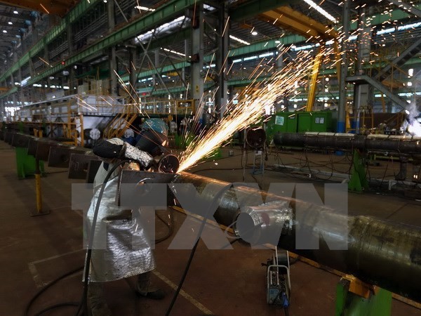 Sản xuất thiết bị ngành công nghiệp nặng tại Công ty Doosan Vina. (Ảnh: Vũ Sinh/TTXVN)