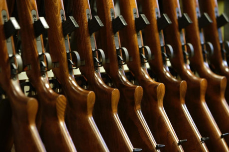 Vurbs nói: “Những kẻ tấn công bằng súng đều sử dụng vũ khí bất hợp pháp, họ sử dụng vũ khí mua từ chợ đen, chủ yếu từ vùng Balkans”.