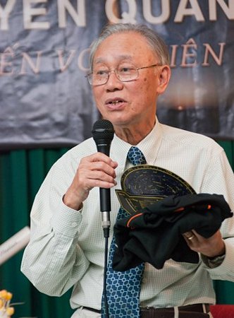 GS Nguyễn Quang Riệu là nhà vật lý thiên văn Việt kiều định cư tại Pháp.Ảnh: HAAC