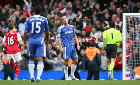 2. Chelsea 3-5 Arsenal | Premier League | 20/10/2011. (Ảnh: Getty)   Dù Chelsea có mở tỷ số, nhưng màn trình diễn ngoạn mục của Robin Van Persie và các đồng đội đã giúp Arsenal lội ngược dòng kịch tính. (Ảnh: Getty)