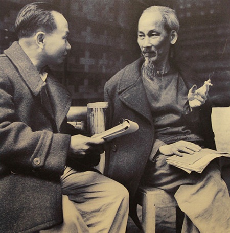 Tháng 5/1941, tại Hội nghị Trung ương lần 8 diễn ra tại Pác Bó, Cao Bằng, ông Trường Chinh được bầu làm Tổng Bí thư. Tại lán Khuổi Nậm, lần đầu tiên ông được gặp lãnh tụ Nguyễn Ái Quốc. (Ảnh tư liệu)