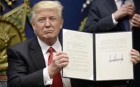 Sắc lệnh của ông Trump sẽ trục xuất 2-3 triệu người nhập cư bất hợp pháp