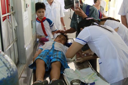 Các bác sĩ tận tình chăm sóc nên sức khỏe tất cả các trẻ đã ổn định và đã được xuất viện.