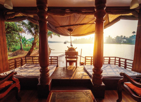Khách sạn trên những ngôi nhà thuyền và ẩm thực độc đáo chính là nét đặc trưng của Kerala, Ấn Độ - vùng đất dành cho những ai yêu thiên nhiên, muốn khám phá cảnh sông nước và tận hưởng sự yên bình.(Nguồn: NatGeo)