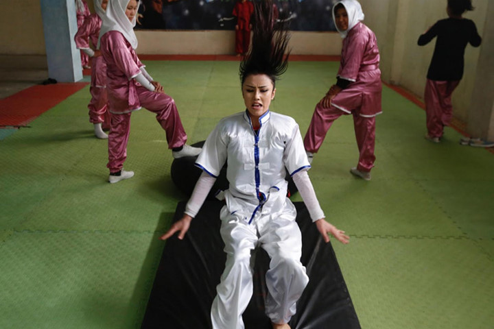 Các môn võ thuật đều rất phổ biến ở Afghanistan nhưng phụ nữ lại ít được tiếp cận các môn thể thao.