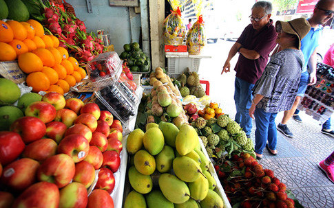 Mỗi năm, Việt Nam nhập khẩu hàng trăm triệu USD trái cây để phục vụ thị trường nội địa (Ảnh minh họa: KT)