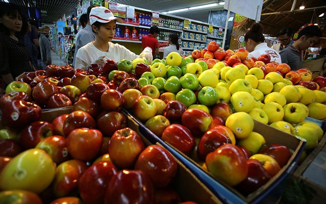 Giá bán trái cây nhập khẩu không ổn định, có nơi giá rẻ, có nơi bán với giá... trên trời (Ảnh minh họa: KT)