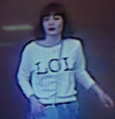 Hình ảnh nữ nghi phạm được cho là mang hộ chiếu Việt Nam với cái tên Đoàn Thị Hương. Ảnh trích xuất từ camera an ninh.
