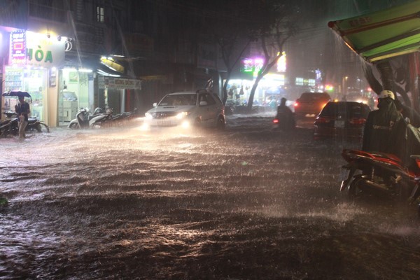 Ảnh minh họa. Trong ảnh: Mưa gây ngập nặng tại đường Nguyễn Thiện Thuật, quận 3, TPHCM