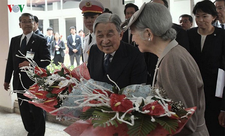 Nhà vua Nhật Bản và Hoàng hậu đã đến khách sạn Sheraton, Hà Nội. (Ảnh: Vũ Toàn).
