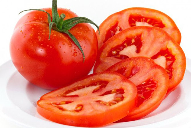 Cà chua:Chất lycopene dồi dào trong cà chua có khả năng tăng số lượng tinh trùng lên đến 70%. Ngoài ra, theo nghiên cứu từ các nhà khoa học tại Boston, đàn ông duy trì thói quen ăn cà chua 2-4 lần/tuần sẽ giảm nguy cơ bị ung thư tuyến tiền liệt.