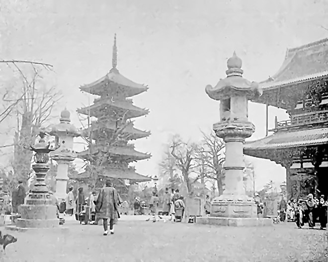 Quang cảnh một đền thờ ở Sakura (1880). (Ảnh: KTS Đoàn Bắc cung cấp)