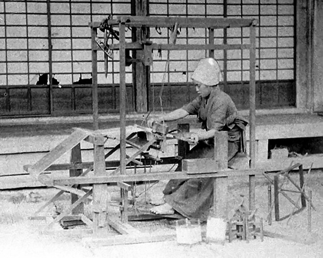 Nghề dệt vải ở Nhật Bản (1890). (Ảnh: KTS Đoàn Bắc cung cấp)