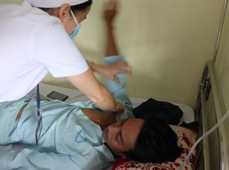 Một trường hợp bệnh quai bị ở người lớn được điều trị tại Bệnh viện Đa khoa tỉnh Vĩnh Long.
