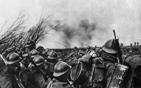 Quân Pháp chuẩn bị tấn công vị trí Đức. Phía Anh-Pháp chủ động tiến công quân Đức phòng ngự.