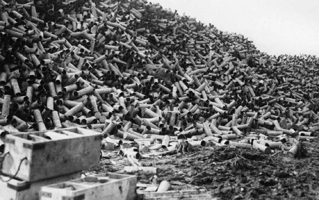 Trong tuần trước lúc diễn ra trận đánh ở khu vực sông Somme (Pháp), phía hơn 1,5 triệu quả đạn pháo đã được bắn dọn đường.
