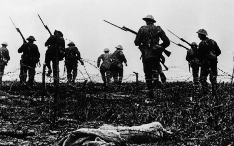 Quân Anh lên đồi. Hơn 1 triệu lính 2 phe đã thương vong trong toàn trận đánh.