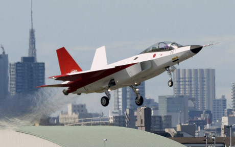 Chiến đấu cơ hạng nhẹ X-2 Shinshin trước đây được biết đến với tên gọi ATD-X đã được phát triển ở Nhật Bản từ năm 2004 sau khi Washington chính thức từ chối bán F-22 cho Tokyo. (Ảnh: Reuters)