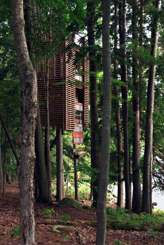 Nhà bên hồ Muskoka, Canada: ngôi nhà có sức chứa cho cả một gia đình với thiết kế bền chặt từ những sợi dây thừng bện thép.