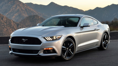 Ford Mustang được bán giá 26.085 USD (khoảng 592 triệu), là dòng xe cơ bắp mang đậm phong cách Mỹ, Ford Mustang, là sự lựa chọn hoàn hảo cho người đam mê xe coupe. Xe sử dụng động cơ V6 công suất 305 mã lực, tăng áp 4 xi-lanh truyền động cầu sau và các gói hiệu suất bao gồm bộ vi sai hạn chế trượt, hệ thống phanh ổn định.