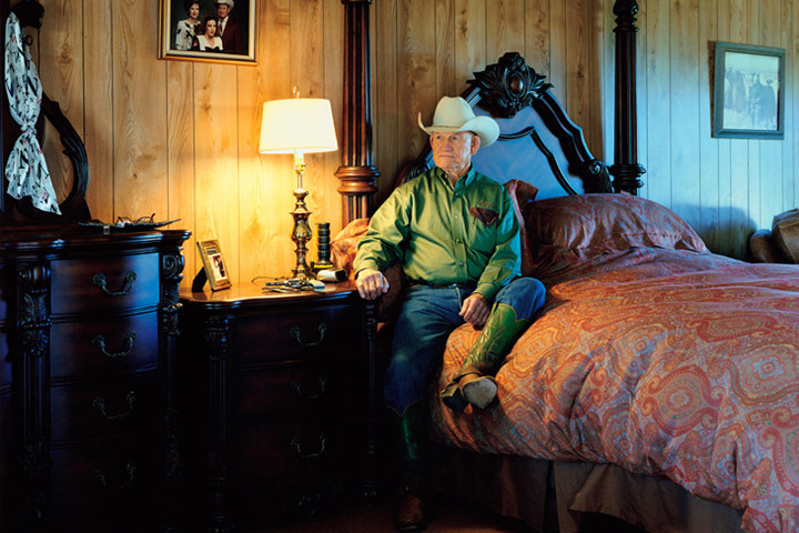 “Ông” cao bồi Boots O’Neill năm 2009. Khi đó ở tuổi 77, ông vẫn cưỡi ngựa đi làm mỗi ngày.