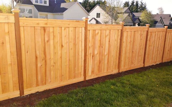 Gỗ là chất liệu chủ yếu khi thiết kế hàng rào.