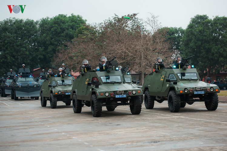 Bên cạnh đó, các loại xe vũ khí, phương tiện hiện đại cũng xuất hiện tại buổi diễu binh.