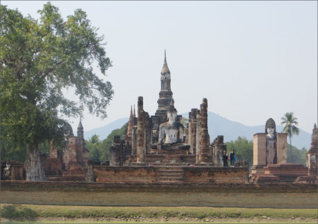 Sukhothai là thủ đô đầu tiên của nước Xiêm La, thành lập khoảng giữa những năm 1238 và 1257. 
