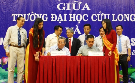 Lãnh đạo Ngân hàng TMCP Sài Gòn và Trường ĐHCL ký kết hợp tác toàn diện.