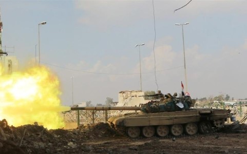Binh sĩ Iraq tấn công các mục tiêu IS tại Mosul. Ảnh: Reuters